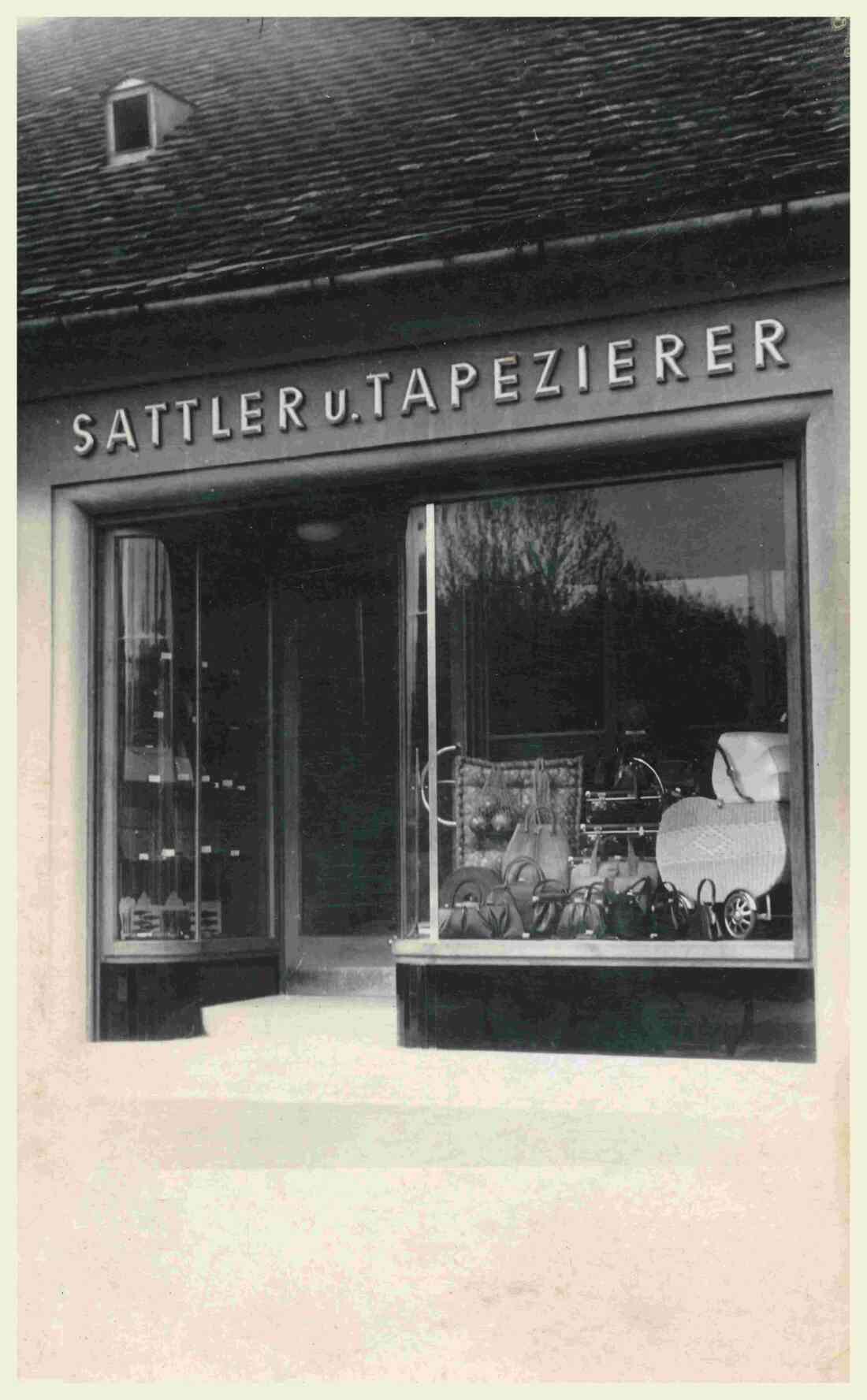 Geschäftslokal "Sattler und Tapezierer Gebrüder Lukitsch" (Hauptplatz 4)