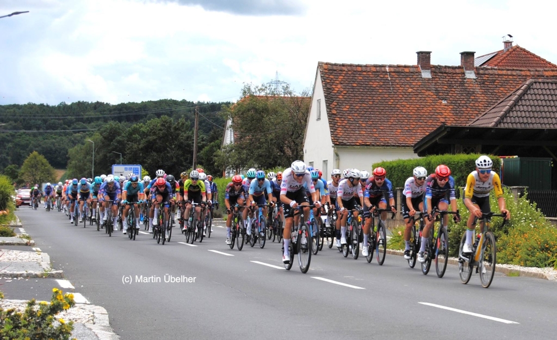 1. Etappe der Österreich Radrundfahrt 2024 in der Unterwarterstraße