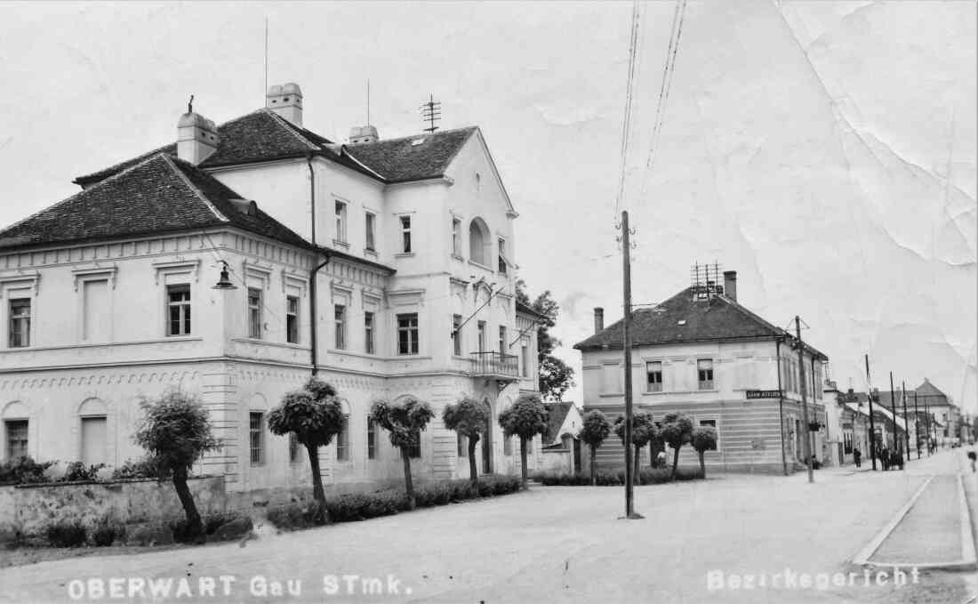 Ansichtskarte: Hauptplatz mit Gerichtsgebäude