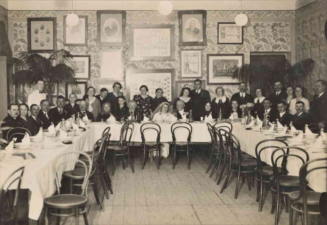 Die Hochzeitsgesellschaft der Hochzeit von Juliane Adorjan (*1915 /+1984) und Ludwig Kantor (*1902/ +1965)