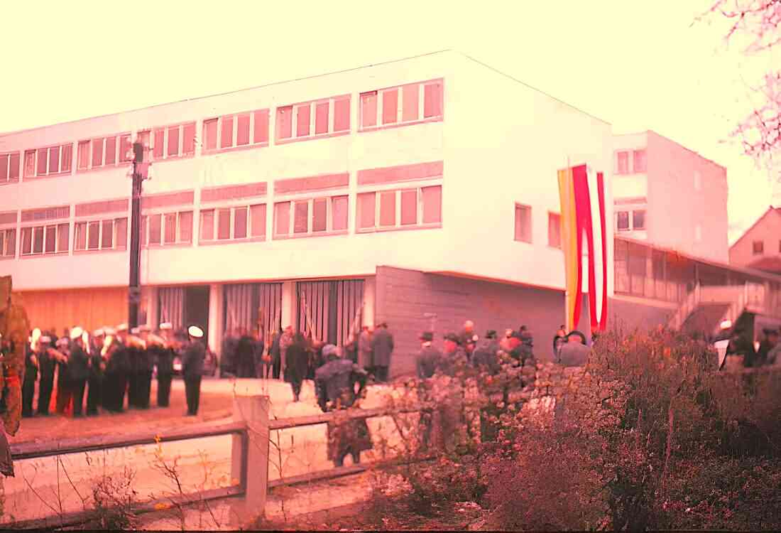 Stadtkapelle: Eröffnung der Landwirtschaftlichen Bildungsstätte - Bauernschule (Prinz Eugenstraße 7)