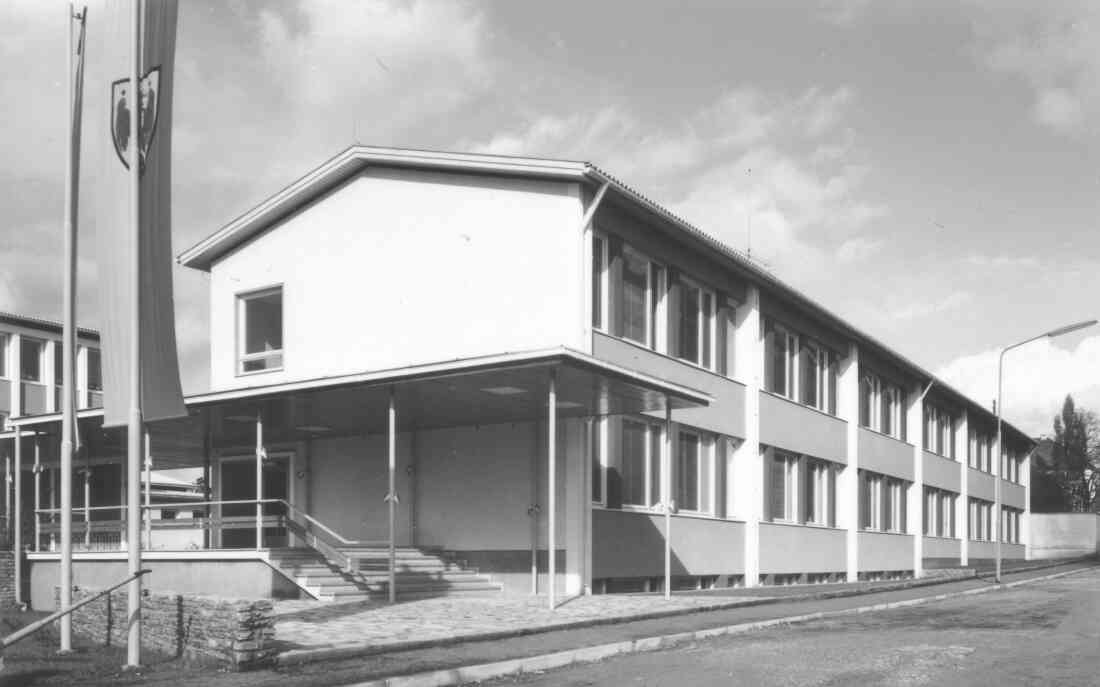 Das Gebäude der HAK/HASCH als Teil der Zentralschule (Schulgasse 2)