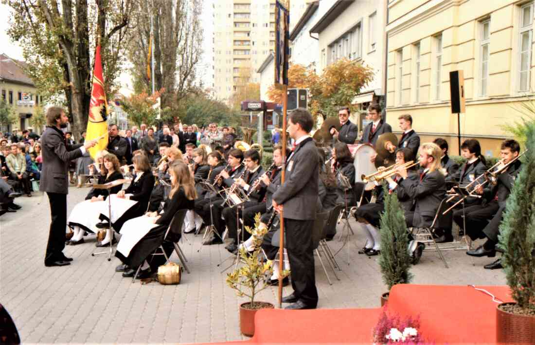 50 Jahre Stadt Oberwart: Festmusik der Stadtkapelle unter Kpm. Josef Baumgartner