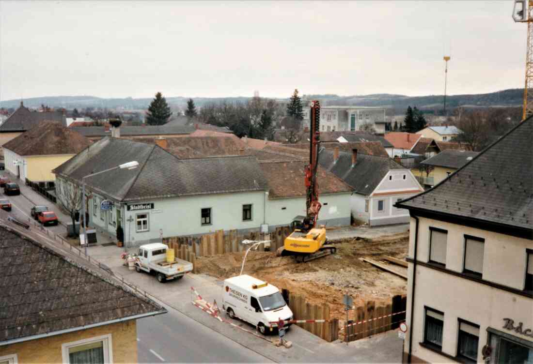 Wohn- und Geschäftshaus Steinamangererstraße 4 - Schlagen der Piloten