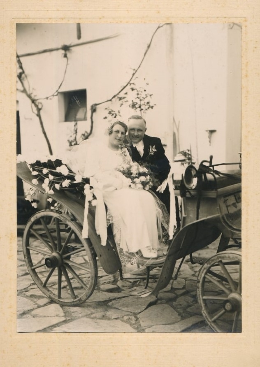 Hochzeit des Ludwig Kantor (*1902/+1965) mit Eszter Adorjan (*1915/+1984): in der Hochzeitskutsche