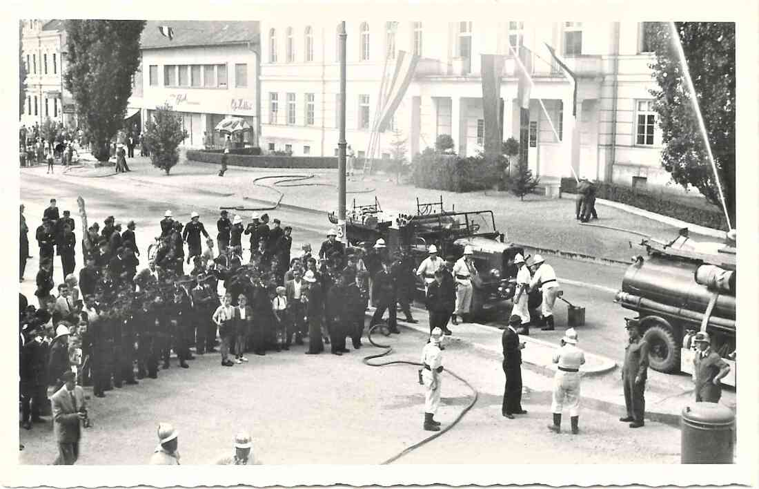 Freiwillige Feuerwehr: Übung vor dem Rathaus anlässlich des 6. Bgld. Landes-Feuerwehrtags in Oberwart