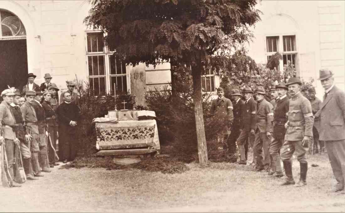 "Freischärlerstaat" Leithabanat (Lajtabánság ung. oder Leitha-Banschaft): Feldmesse vor dem Gerichtsgebäude