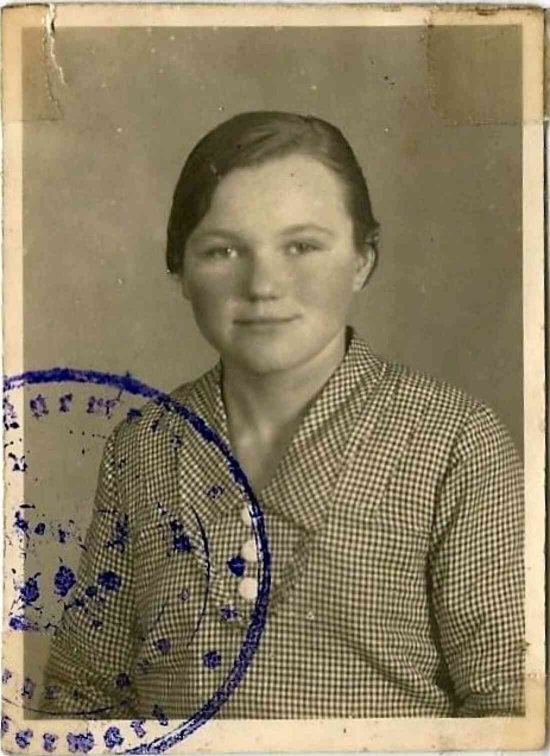 Die 16jährige Lidia Zambo (verh. Fülöp, *1920/+1995) - Portrait