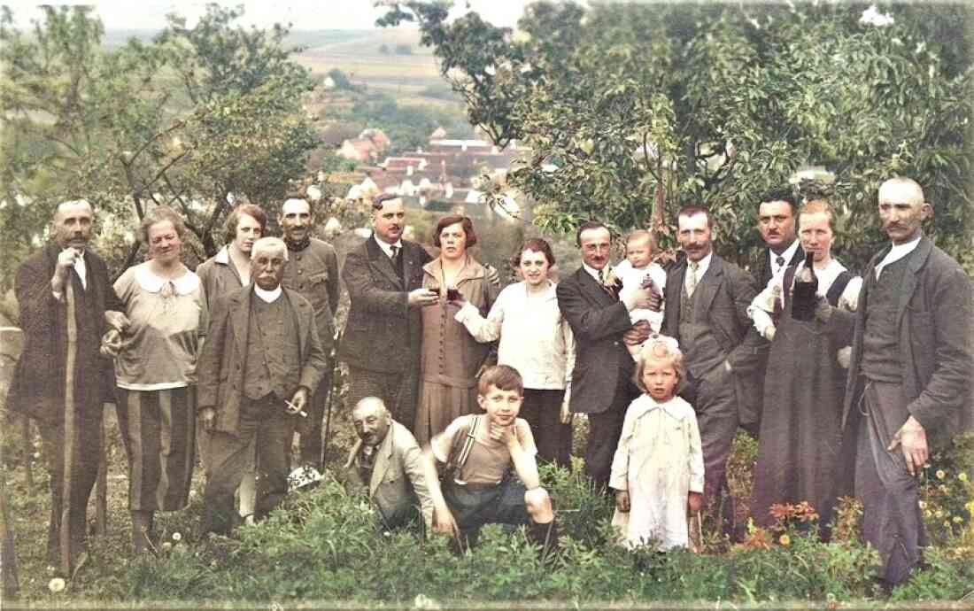Kellerpartie am Hannersberg wahrscheinlich anlässlich seines Abgangs aus Oberwart: Offizial der Bezirkshauptmannschaft Erich Müller