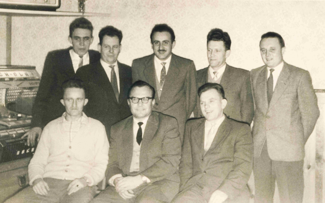 Herrenrunde der Molkerei anlässlich eines Kegelabends - Heigl/Wiesinger/Zapfel/Koch/Pal/Moritz/Muth/Obojkovits