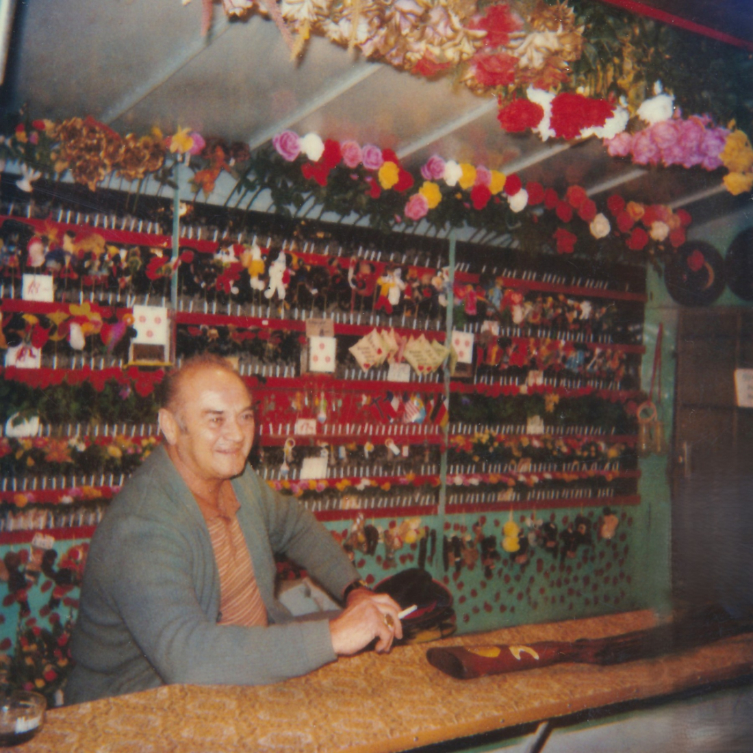Marktfahrer Alfred Zeisser (*1927/+1990) - in seiner "Schießbude"