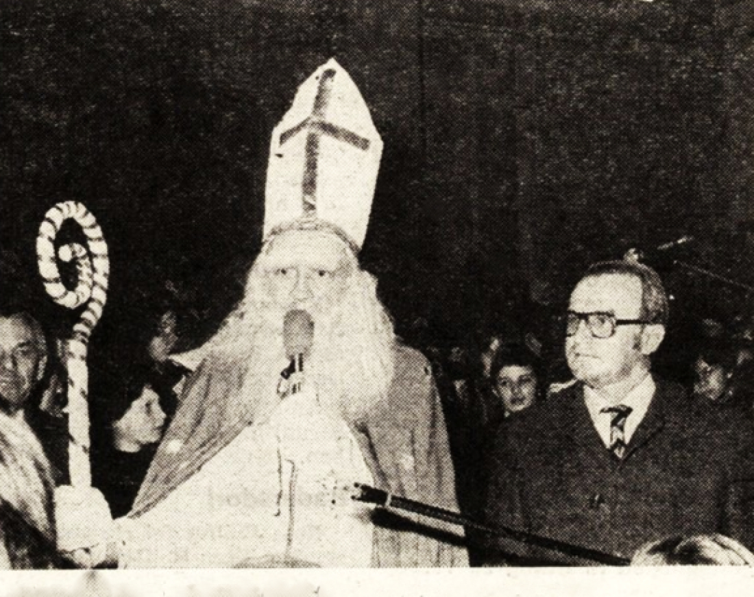 Nikolo-Abend vor dem Rathaus - Gilschwert/Halvax/Schmaldienst