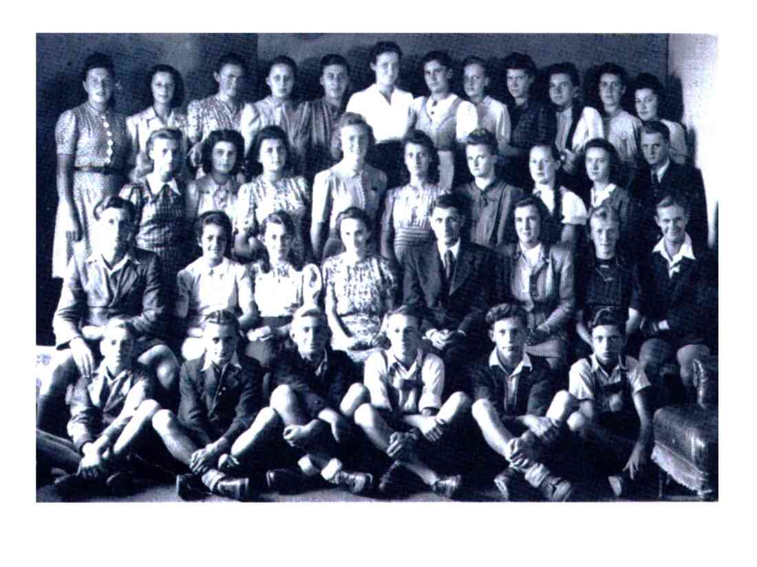Abschlussklasse der Handelsschule im Schuljahr 1943/1944 unter Dir. Dkfm. Josef Lehmacher