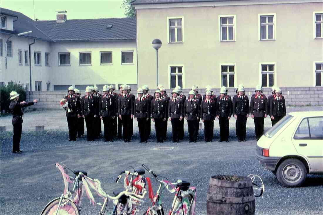 Stadtfeuerwehr - 1. Mai: Antreten nach dem Maimarsch