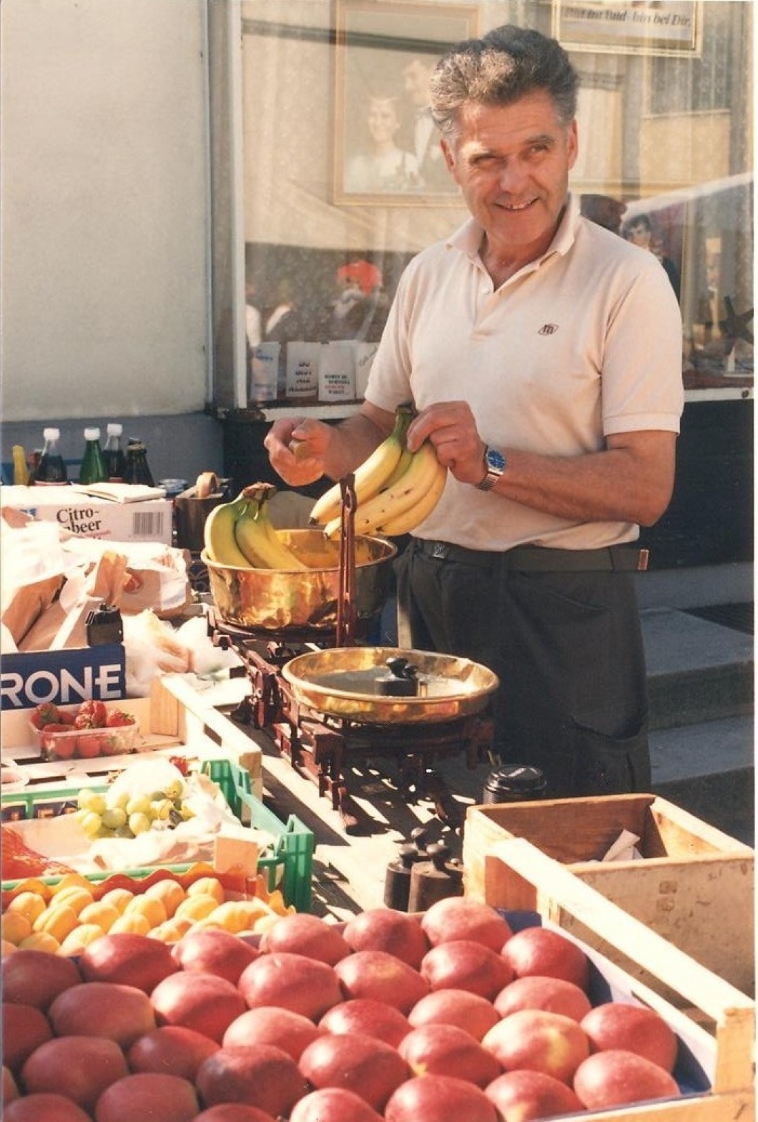 Wochenmarkt: Hr. Ludwig Aladar "Ali" Gangoly *1933 /+2002 auf seinem Marktstand