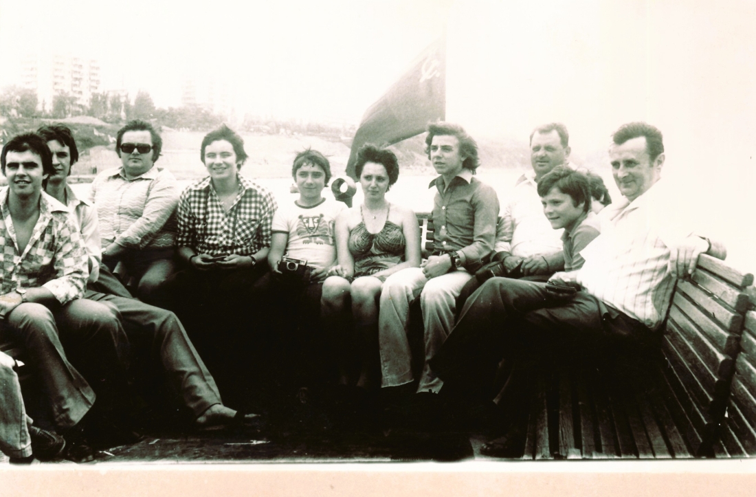 Stadtkapelle - Gruppenfoto im Zuge der Konzertreise nach Kischinow (Moldawien/UdSSR): Bootsfahrt auf dem Dnestr nahe Odessa //  Perner-Steurer-Baldauf-Mareich-Miertl-Schlaudoschitz-Frantsits-Pirnar-Konrad-Ochsenhofer