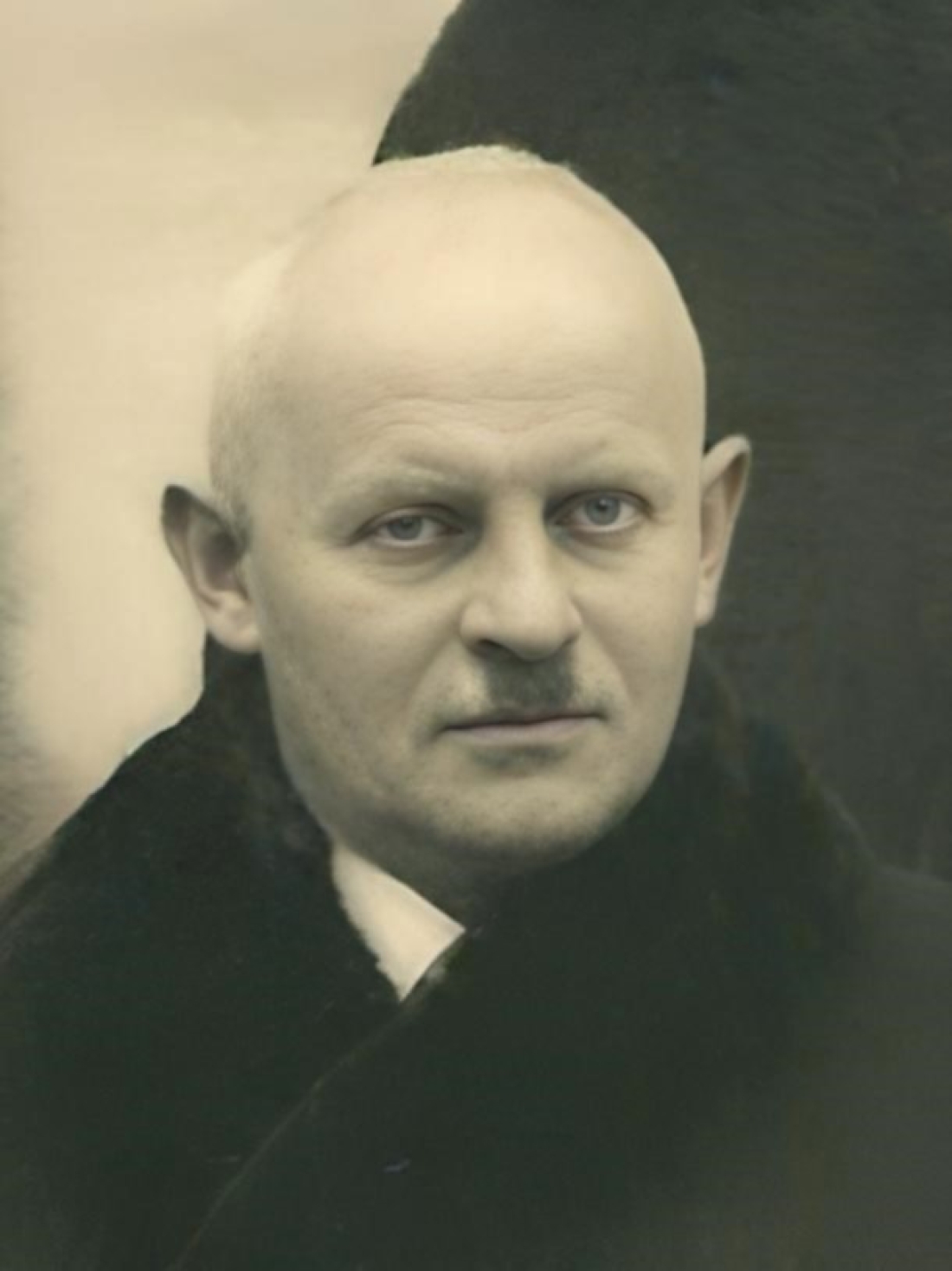 Portrait: KR Karl Varga (*1885/+1933), Eisenwarenhändler in OW 150 / Hauptplatz 4, wohnhaft in OW 746 / Lisztgasse 5