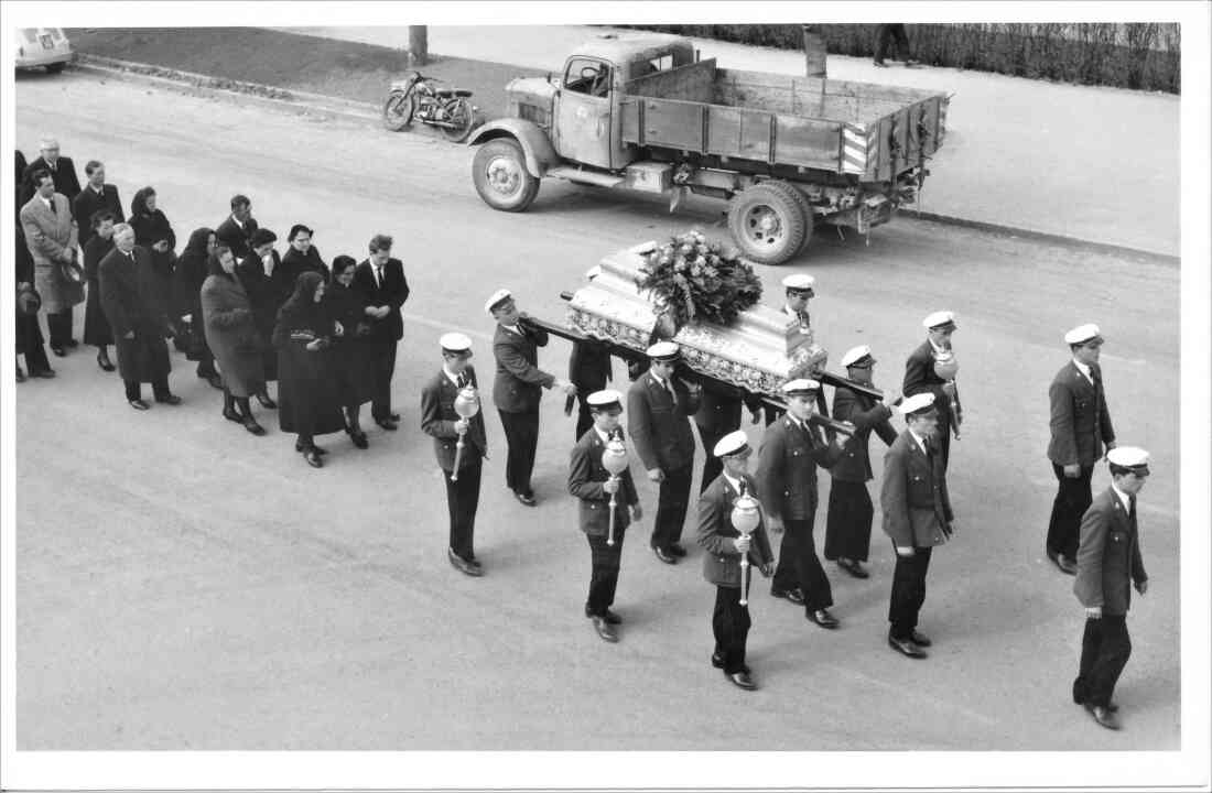 Stadtkapelle Oberwart: Begräbnis des Gründungkapellmeisters Johann Kappel am 12. April 1960