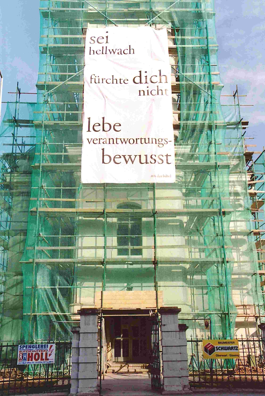 Kirche der evang. Pfarrgemeinde AB während der Außenrenovierung 2004