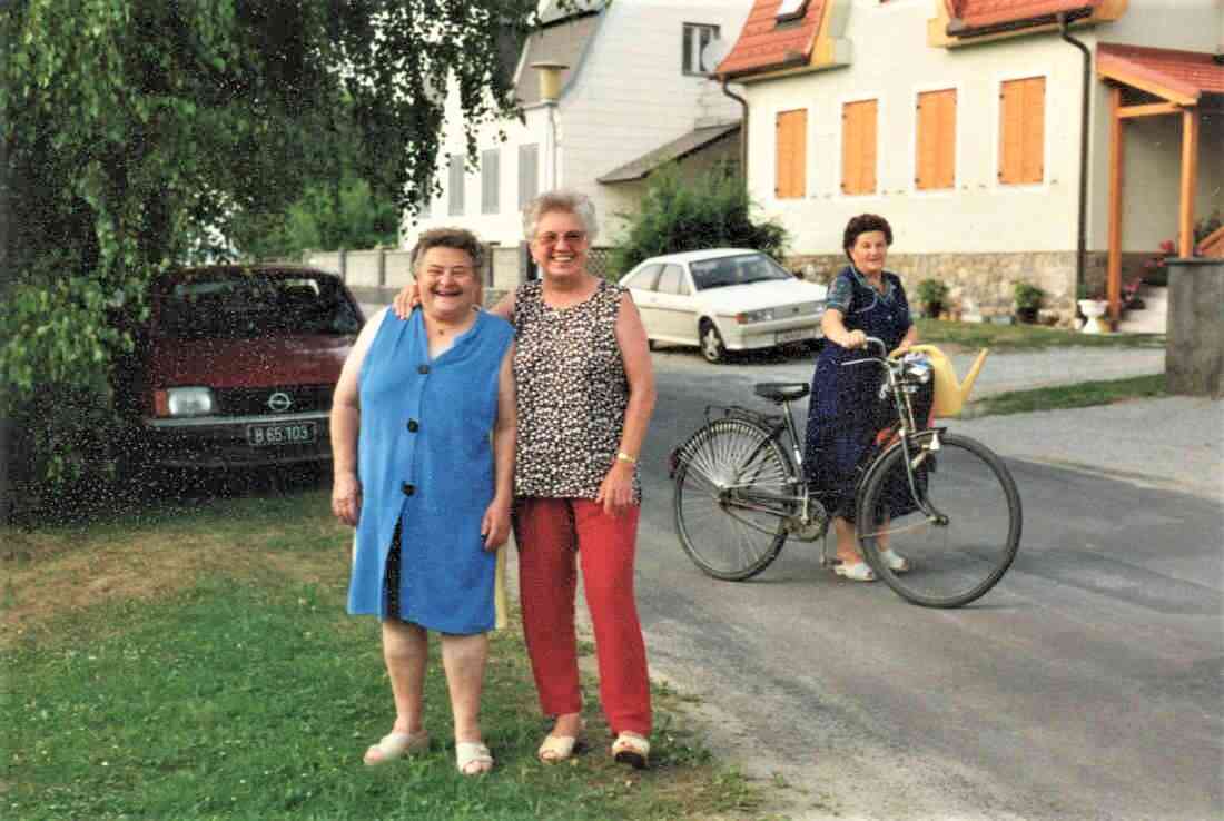 Sofie Benkö und Adleheid Mathis (geb. Benkö) - Wehrgasse 12