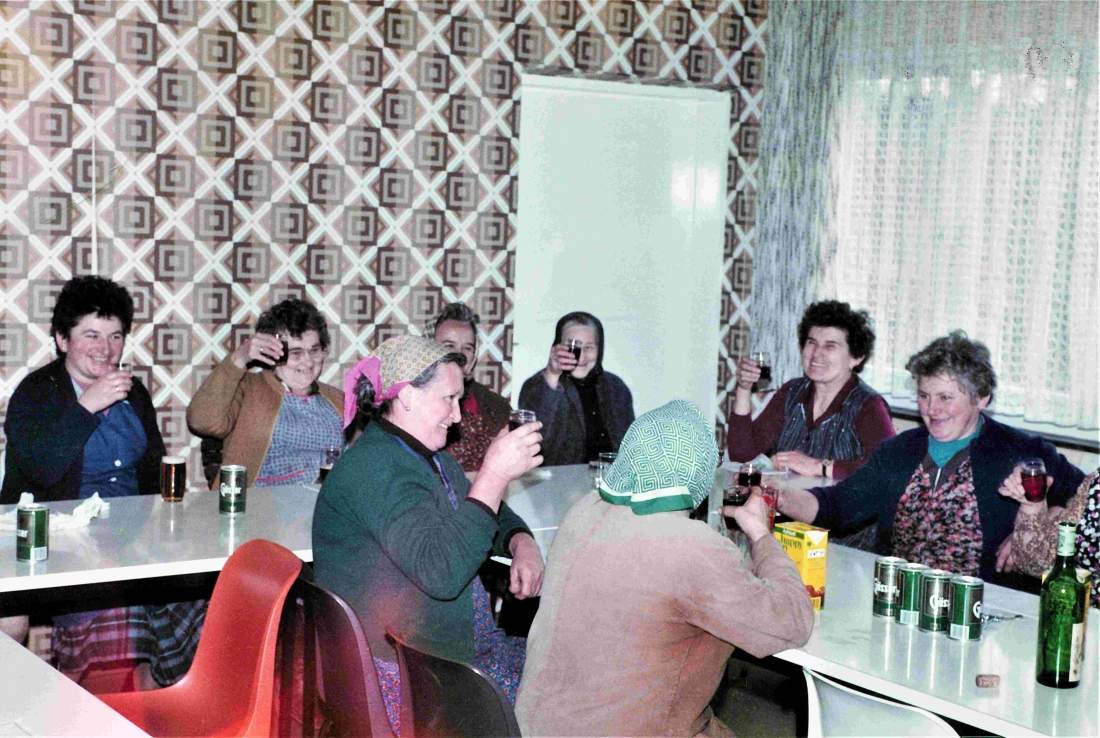 Reformierte Pfarrgemeinde: geselliger Ausklang nach dem Frühjahrsputz rund um Kirche und Pfarrhof - Tölly/Imre/Böcskör/Ruzsa