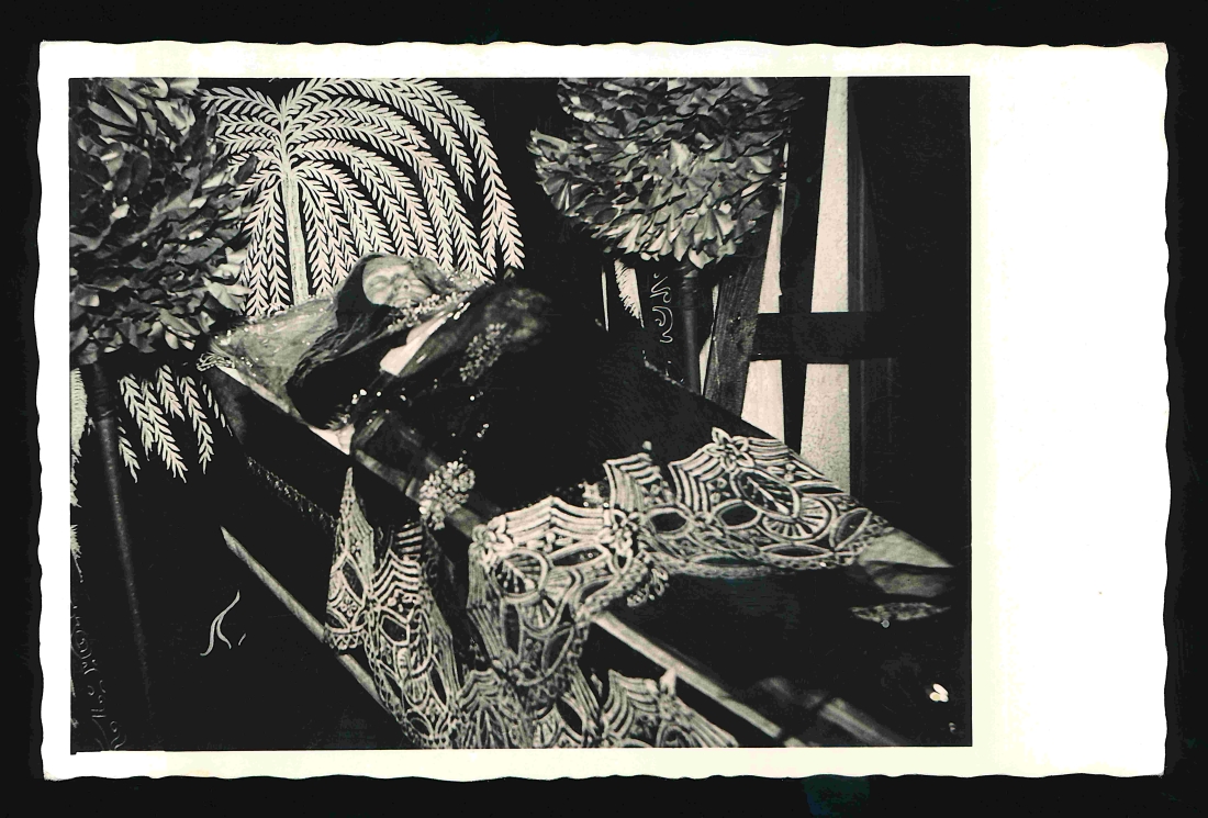 Vor dem Begräbnis: Hausaufbahrung von Sophie Kaippel (geb. Tölly, *1905/+1975)