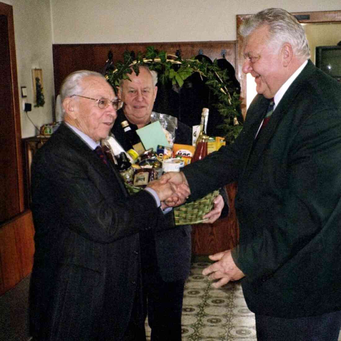 Kantorrunde: die "Dienstagsrunde" gratuliert Prof. Karl Messner (*1923/+2016) zu seinem 80. Geburtstag - Konrad/Pal