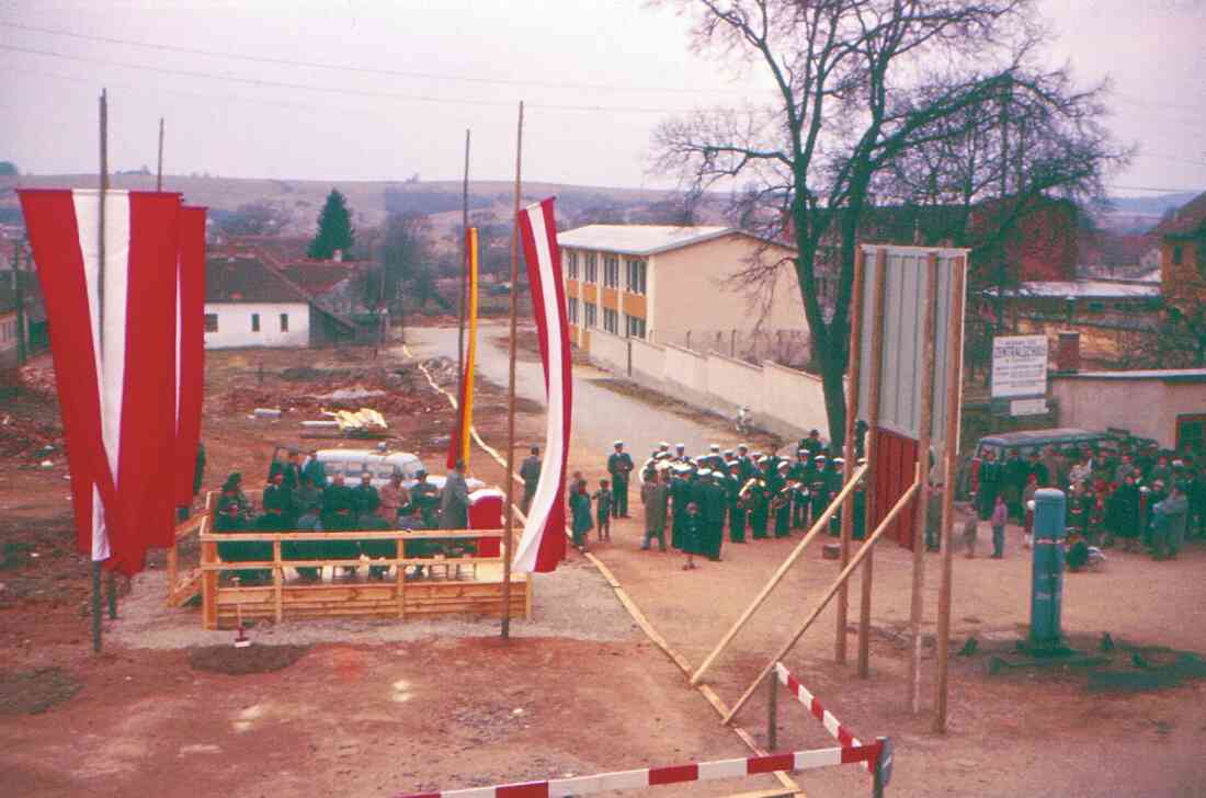 Grundsteinlegung für den Haydnhof (Schulgasse 1-11) mit der Stadtkapelle