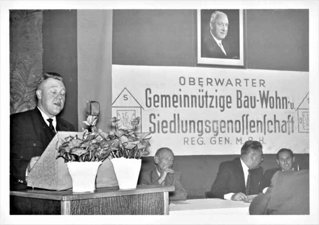 OSG: Jahreshauptversammlung - am Rednerpult GF Heribert Sedlaczek
