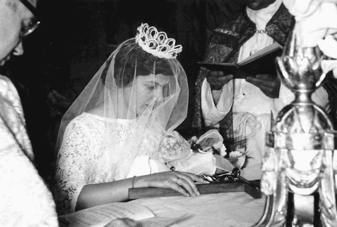 Hochzeit Vilma Toth (*1941) und Peter v. Csoknyai (*1931/+2001): die Braut am Altar