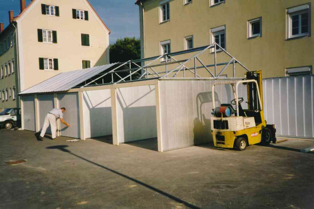 Errichtung von Garagen im Bereich Andres Hofergasse 11 (Siedlung) durch die Fa. Wimmer