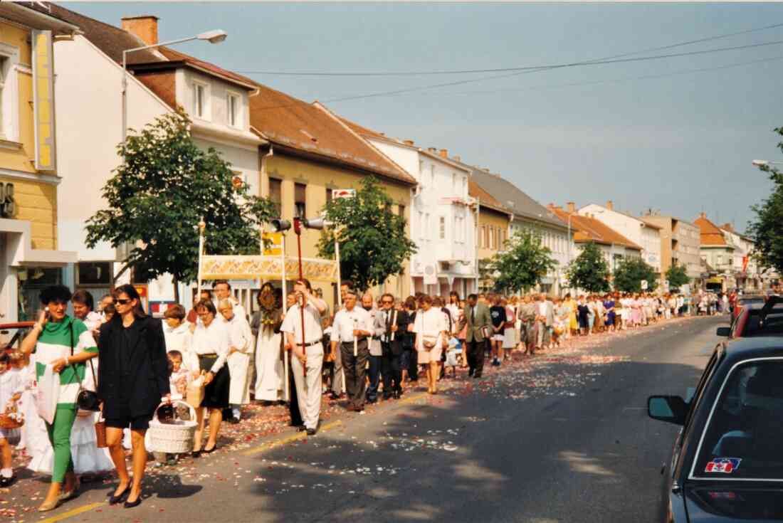 Röm. kath. Pfarre: Fronleichnamsprozession