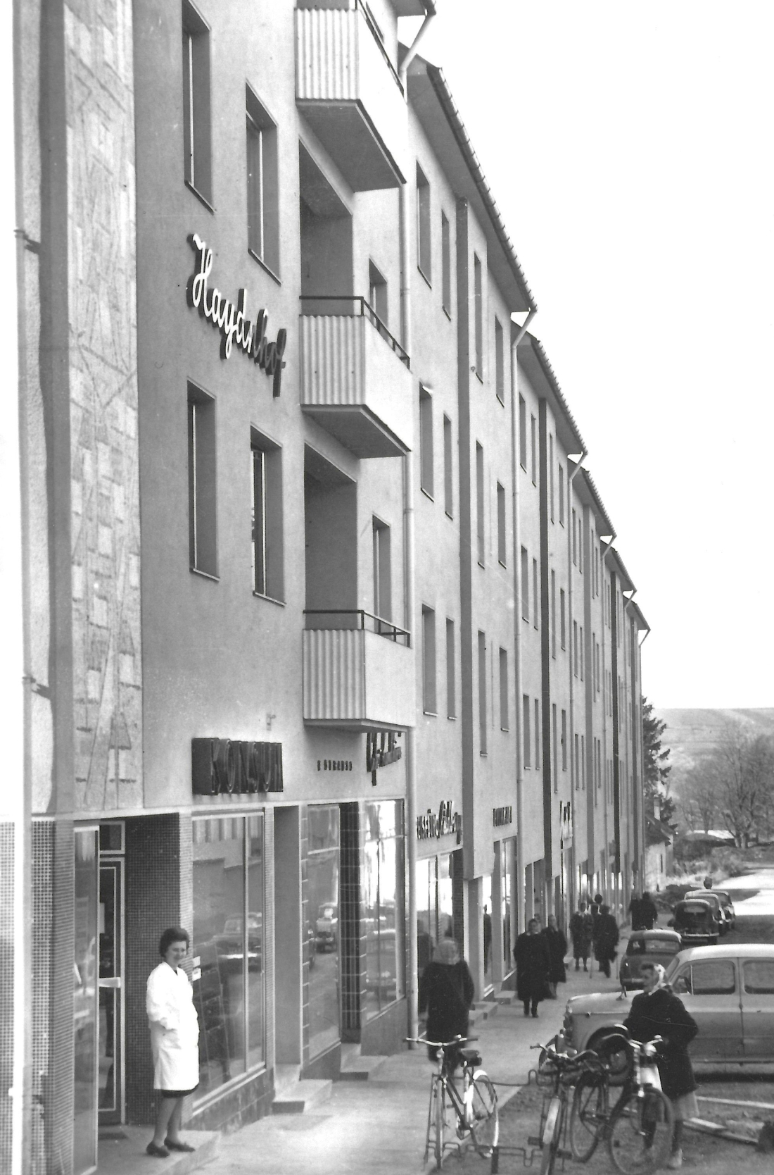 Konsum-Filiale im Haydnhof mit Blick in die Schulgasse - Böcskör