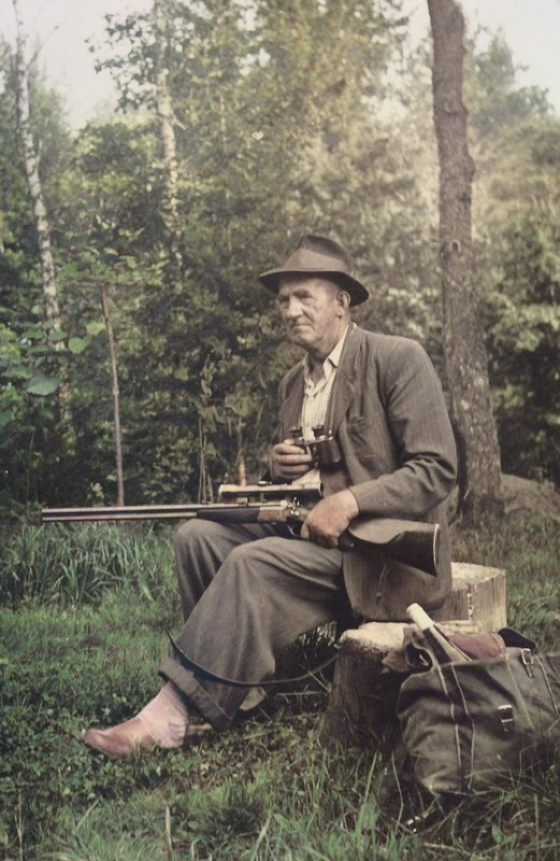 Gärtnermeister und Jäger Thomas Hanusch (*1889/+1963) geht der Jagd, seinem Lieblingshobby, nach