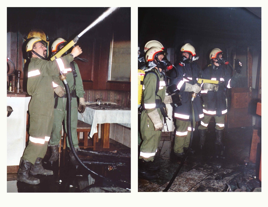 Feuerwehr: Brandbekämpfung in der Pizzeria Don Pablo (Lehargasse 6-8) - Imre/Rath
