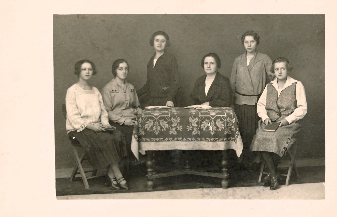 Frauengruppe: Gebetsrunde um Fr. Kirnbauer - Hermann/Samer/Kasper/Anetshofer/Hadek