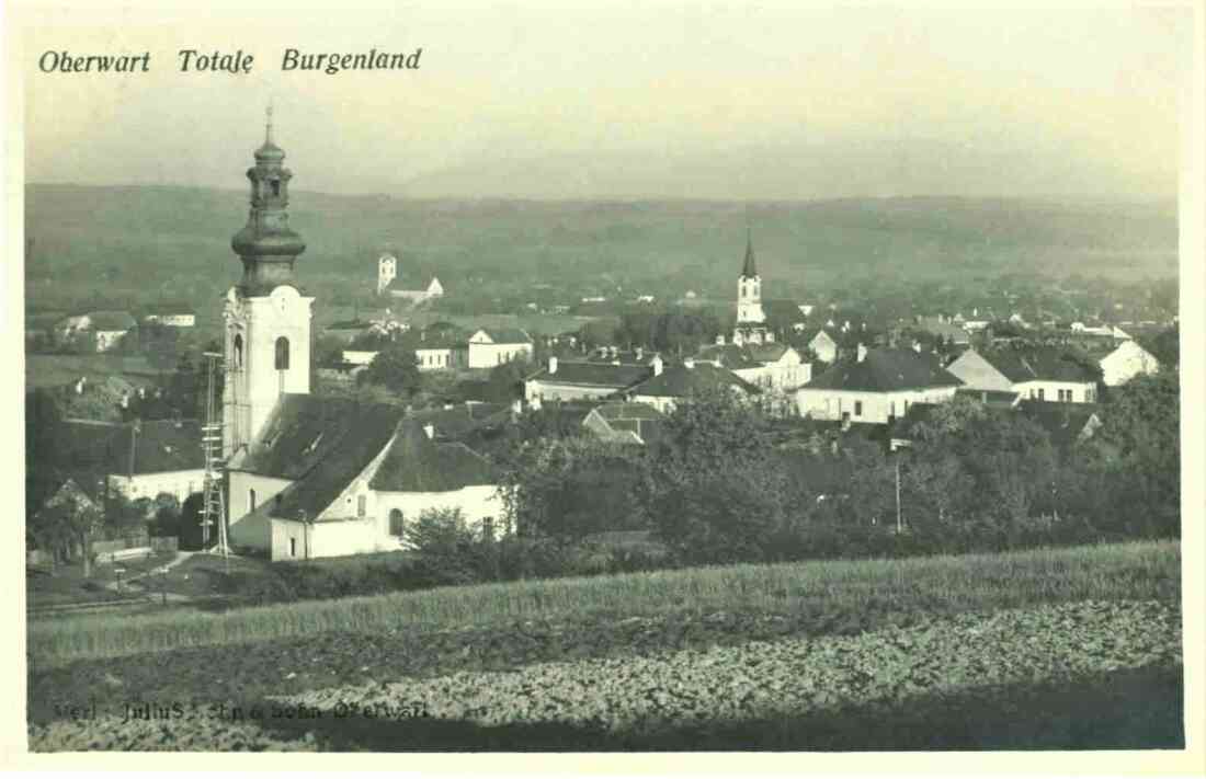 Ansichtskarte: "Oberwart - Totale - Burgenland" // Blick gegen Westen auf die Synagoge und die drei Kirchen