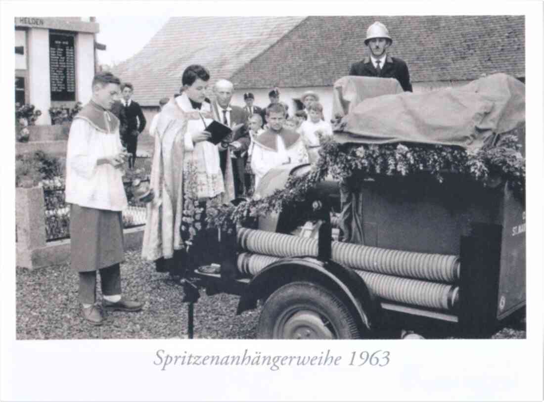 Freiwillige Feuerwehr St. Martin: Spritzenanhängerweihe durch Kaplan Josef Herowitsch