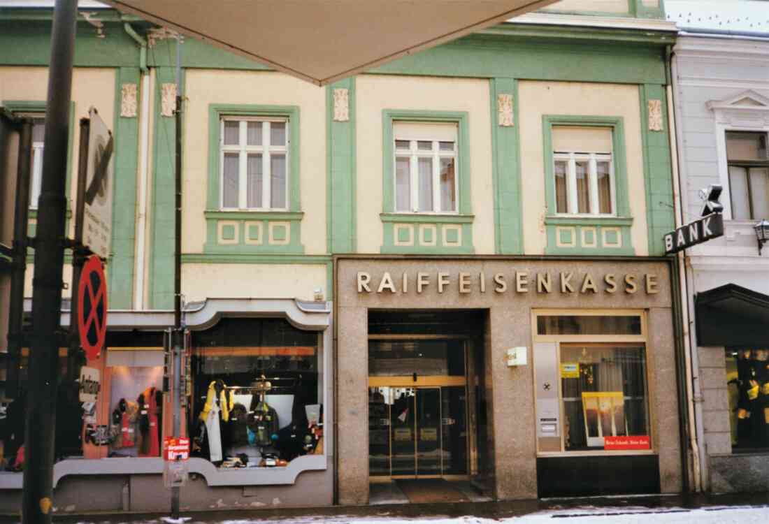 Haus Wienerstraße 5 (Palais Schlenger): Raiffeisenbank