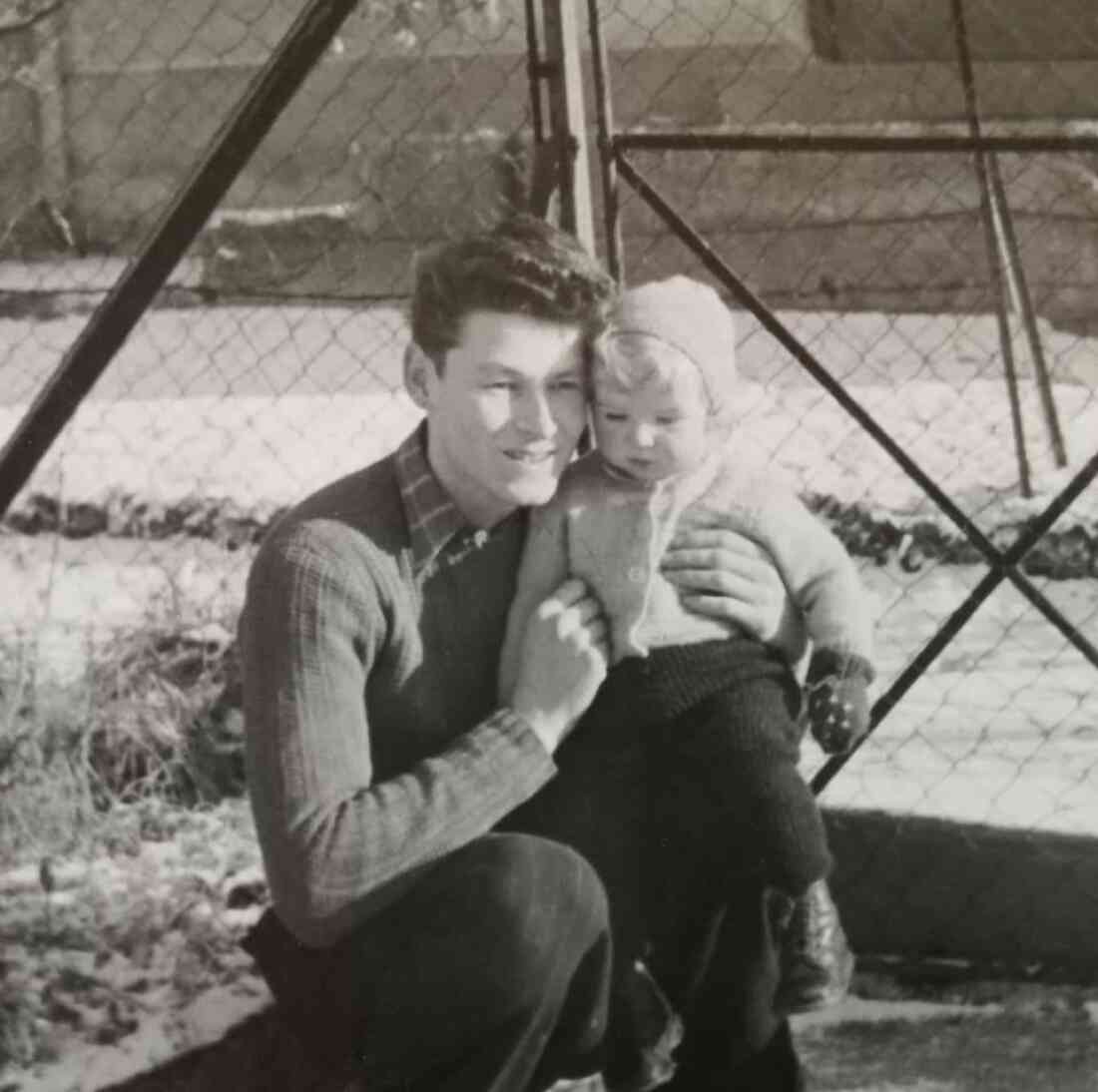 Der stolze Vater Alexander "Sanyi" Imre (*1932) mit seiner Tochter Marlene