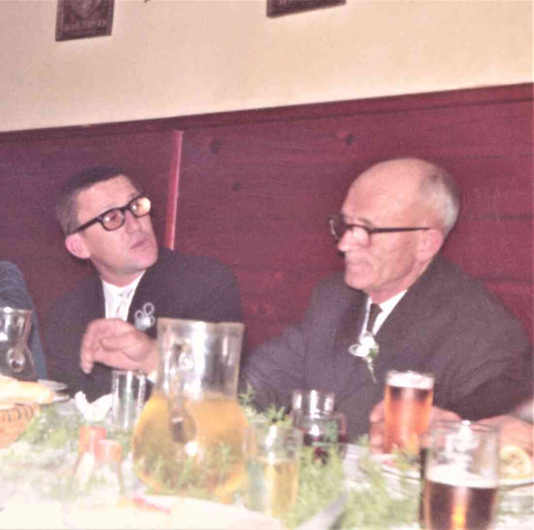 Hochzeit Josef "Jimmy" Nemeth (*1935/+1995) und Elfriede Heber (*1935/+2023 an der Tafel mit dem Beistand Alexander Benkö (*1909/+1989)