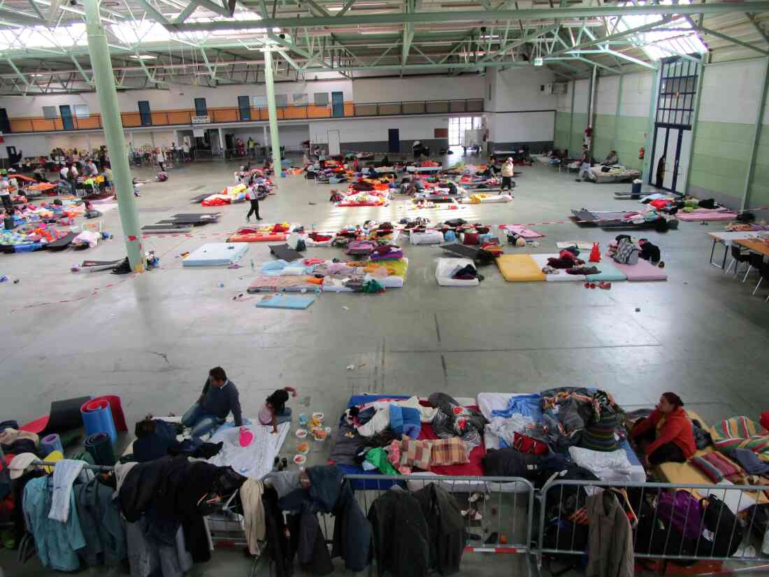 Rotes Kreuz: Flüchtlingsbetreuung Informhalle September 2015
