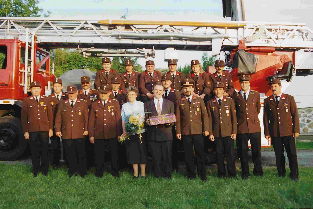 Stadtfeuerwehr: die Wehr gratuliert Bgm. Michael Racz zum 70. Geburtstag