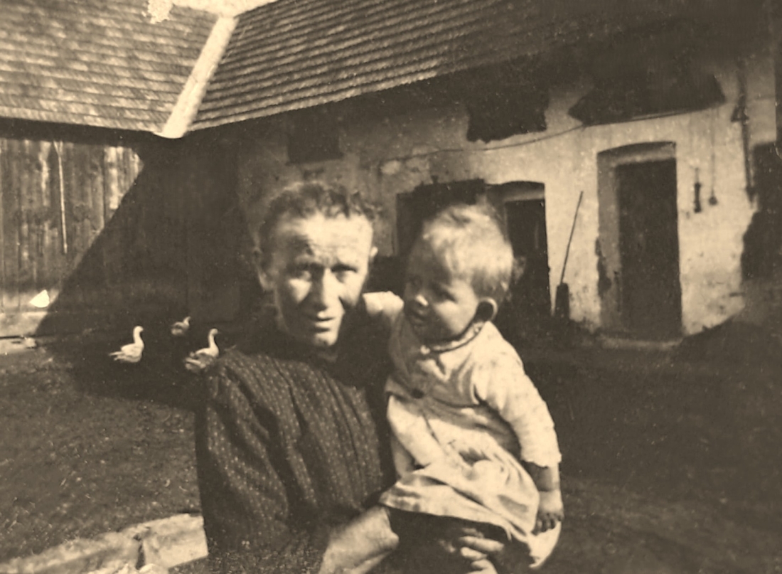 Theresia Garber (geb. Horvath, *1874/+1933) mit Tochter Justine (verh. Mohat, *1905/+1981) - St. Marin 2 / Brunnriedweg 4 bzw. 4b