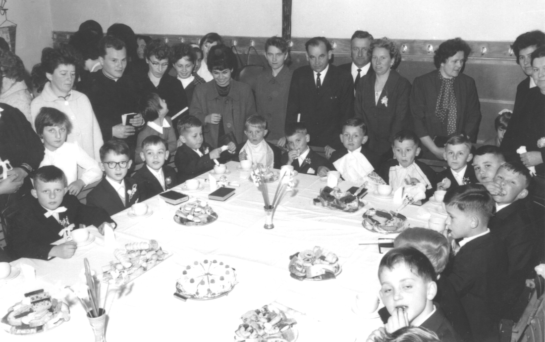 Röm. kath. Pfarre: Hl. Erstkommunion  1964