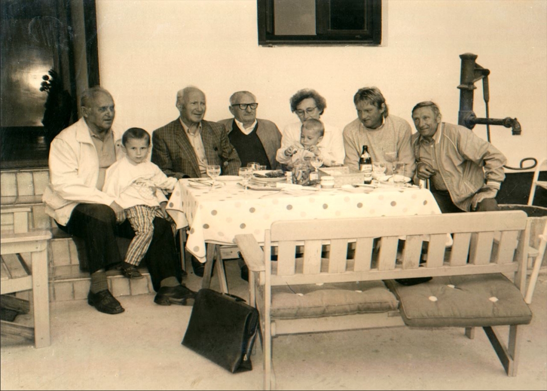 Besuch von Vzbgm. Anton Muth anlässlich des 80. Geburtstags von Michael Benkö (*1909/+1999) - Eichendorffgasse 17 (Frebel/Imre/Muth)