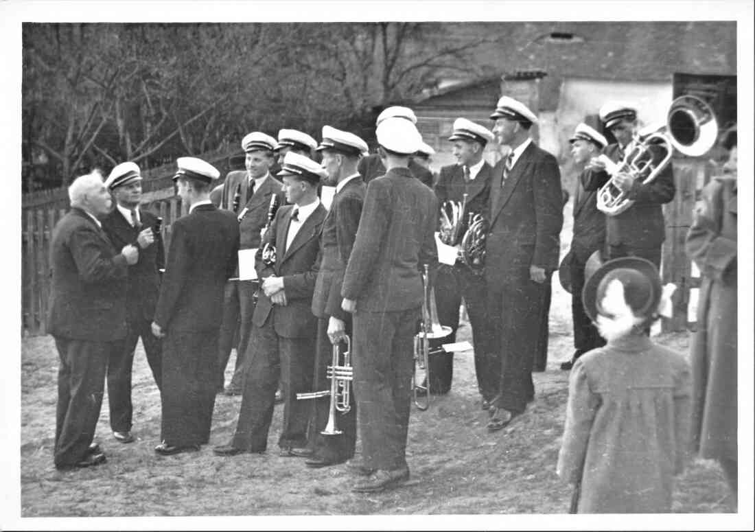 Röm. kath. Pfarre: die Stadtkapelle mit Kirchenvater Johann Miertl vor der Fronleichnamsprozession - Kappel/Benedek/Galosi/Obojkovits/Frebel/Stubits/Plank/Molnar/Pirnar/Bucher/Gutleben