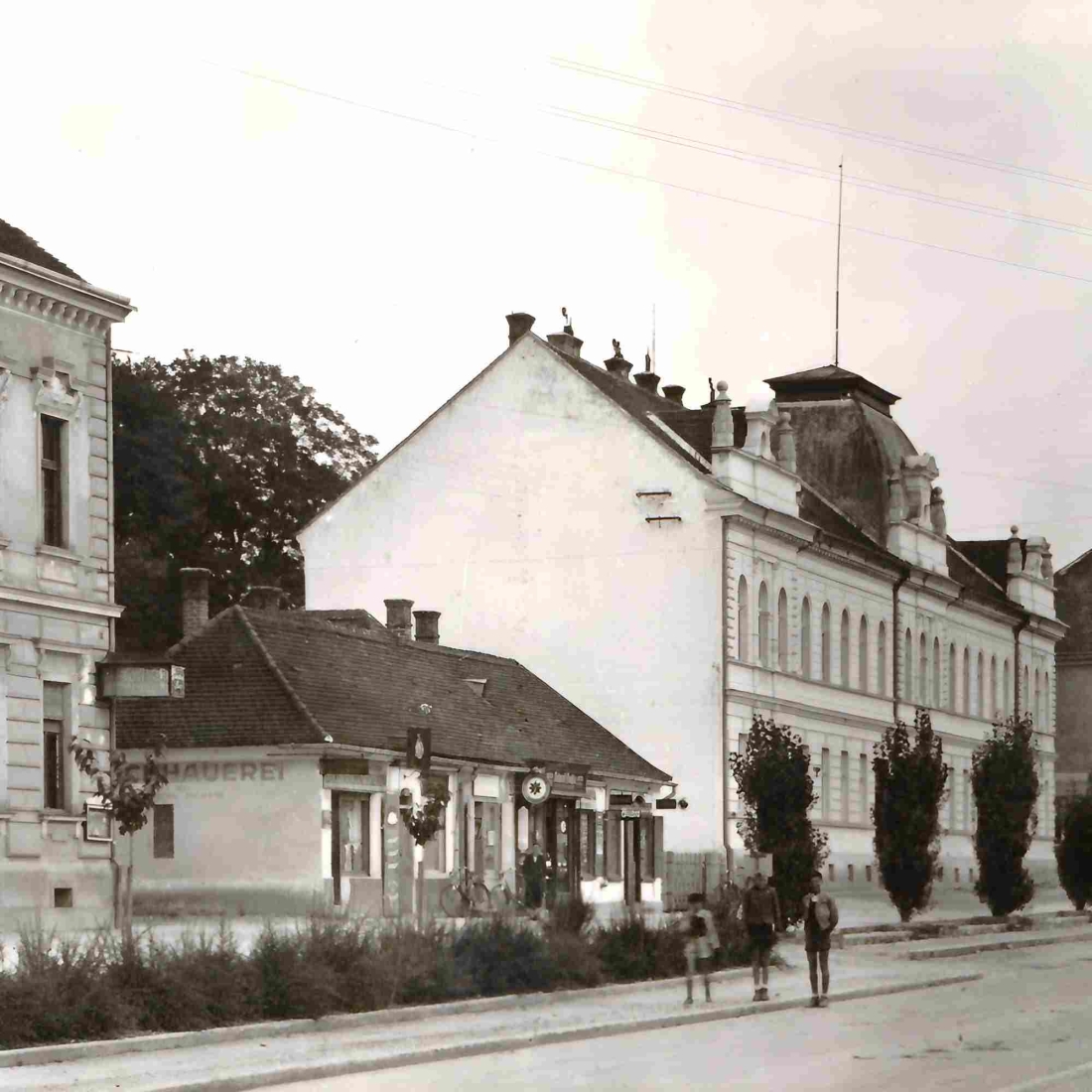 Blick auf das Gebäude Hauptplatz 5+7 mit den Geschätslokalen Bendekowitsch, Blach, Gangoly, Buchta, Miklos und Szilagy-Vörös