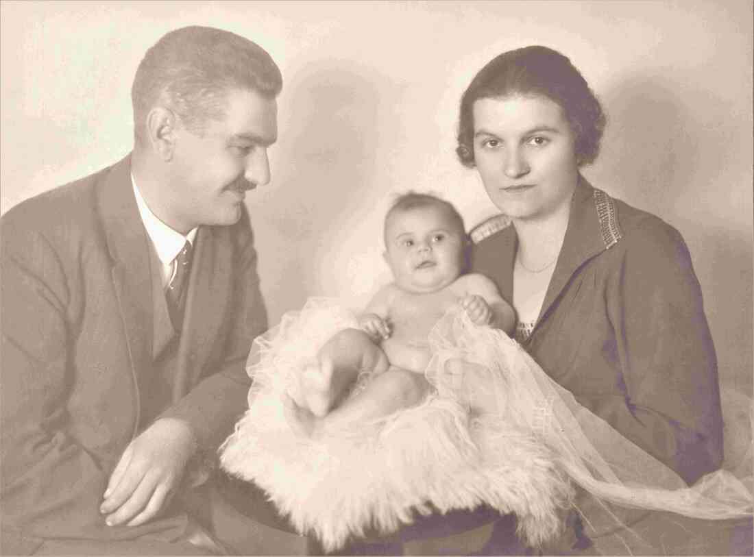 Das Ehepaar Dipl.-Ing. Karl (*1899/+1965) und Maria Karolina Aloisia (geb. Reder, *1899/+1977) Resch mit Tochter Maria (verh. Reichel, *1927/+1982)