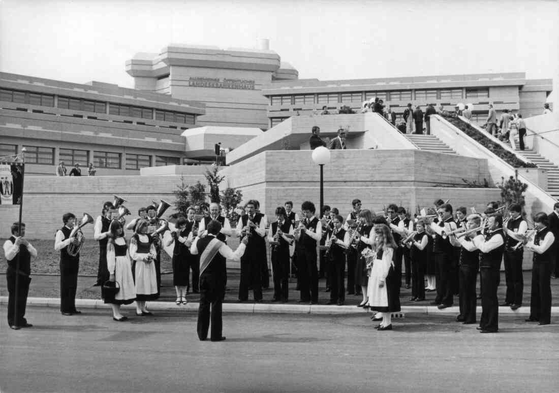 Landeskrankenhaus Oberwart (Dornburggasse 80) - Eröffnung des 1. Bauabschnitts am 26. Juni 1981